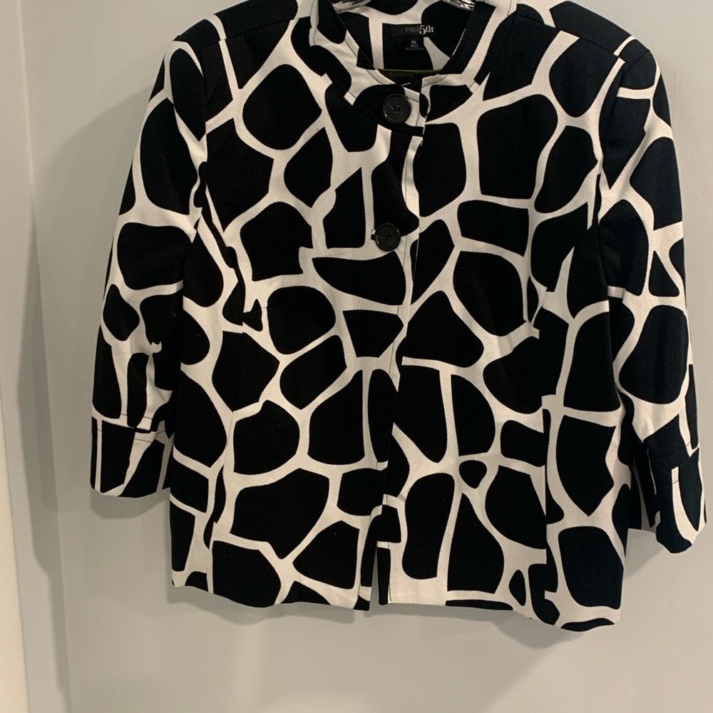 East 5th Black and White Patterned Blazer - Picture 6 of 11